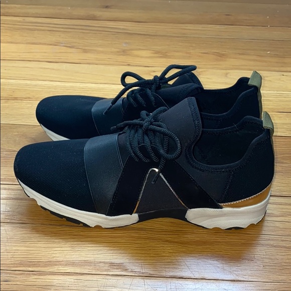 lamar carvela trainers